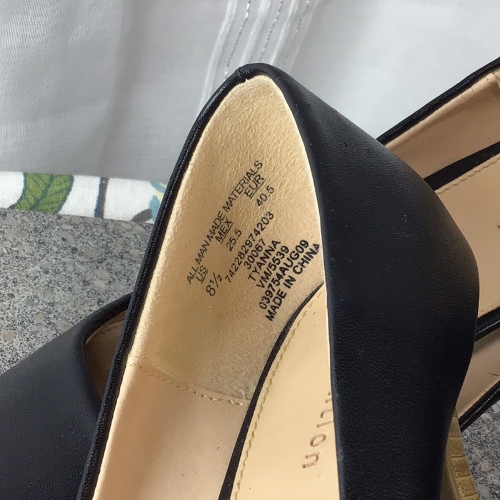 Attention ‘Tyanna’ Black Faux Leather Point Toe Stacked Heel Pumps Sz.8.5 - Picture 2 of 10